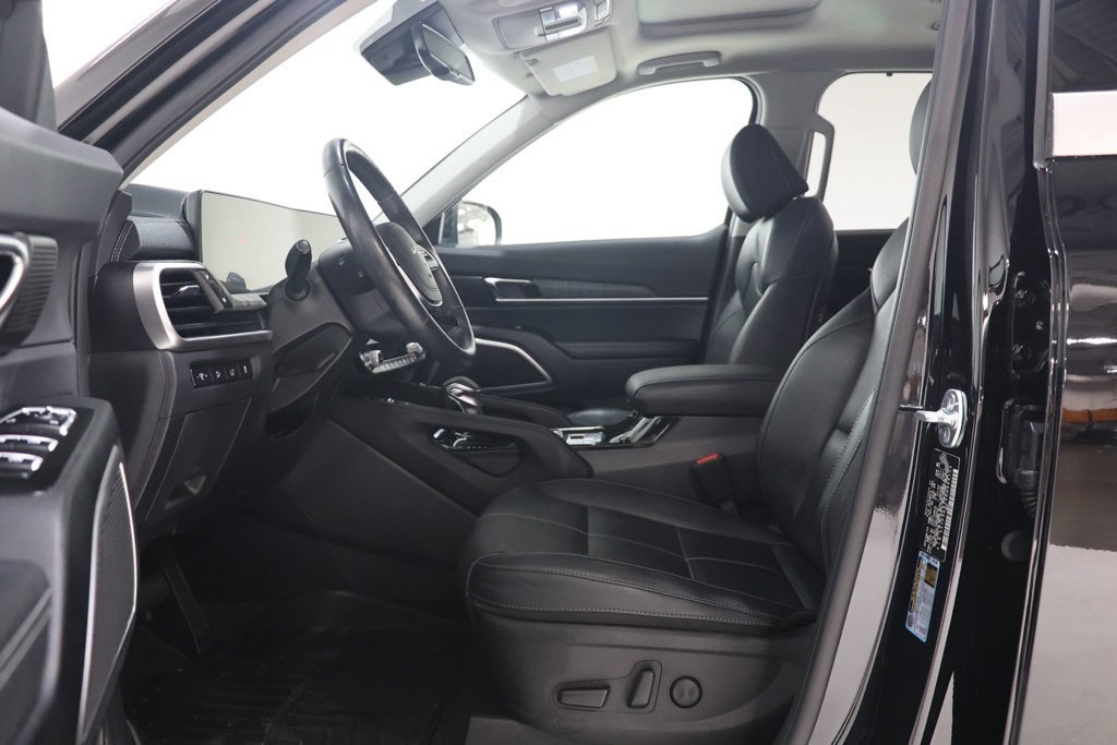 Used 2024 Kia Telluride EX w/ EX Captain's Chair Package AWD/4WD image 21