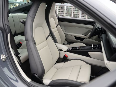 Certified 2025 Porsche 911 Carrera image 17