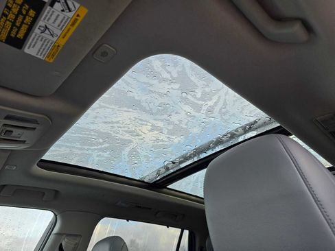 Used 2024 Toyota Highlander Platinum image 27