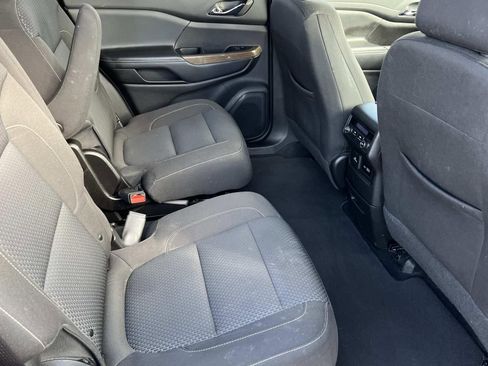 Used 2023 GMC Acadia SLE w/ Driver Convenience Package image 24