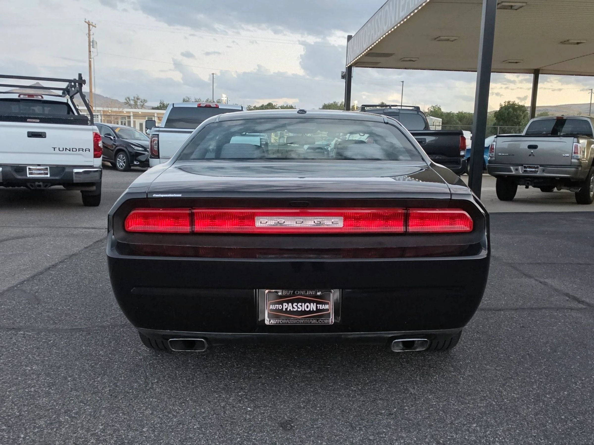 Used 2014 Dodge Challenger SXT RWD image 4