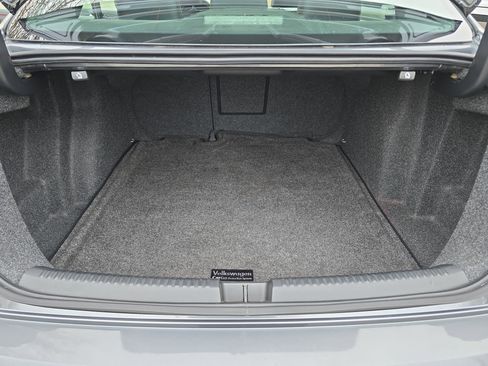 Used 2017 Volkswagen Jetta GLI image 12