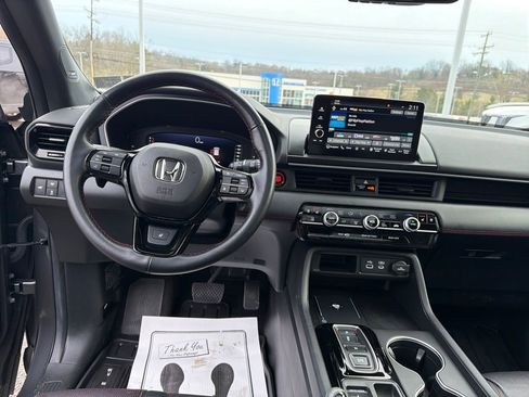 Used 2025 Honda Pilot Black Edition image 12