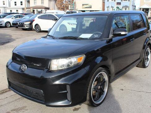 Used 2012 Scion xB image 1