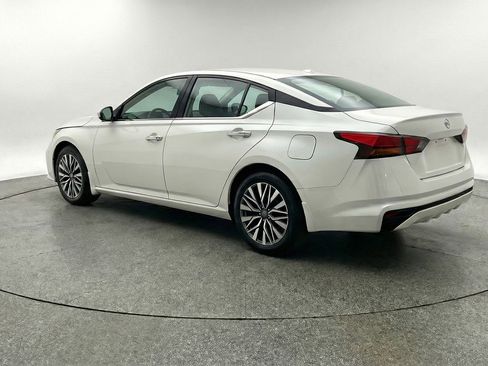 Used 2025 Nissan Altima 2.5 SV image 6