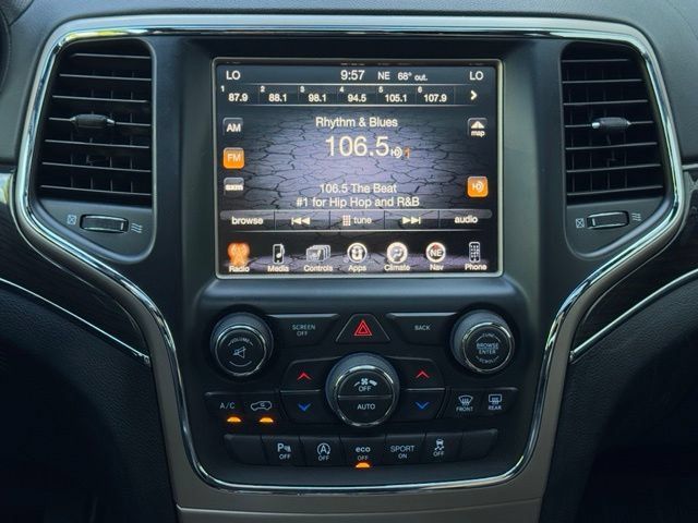 Used 2017 Jeep Grand Cherokee Overland AWD/4WD image 14