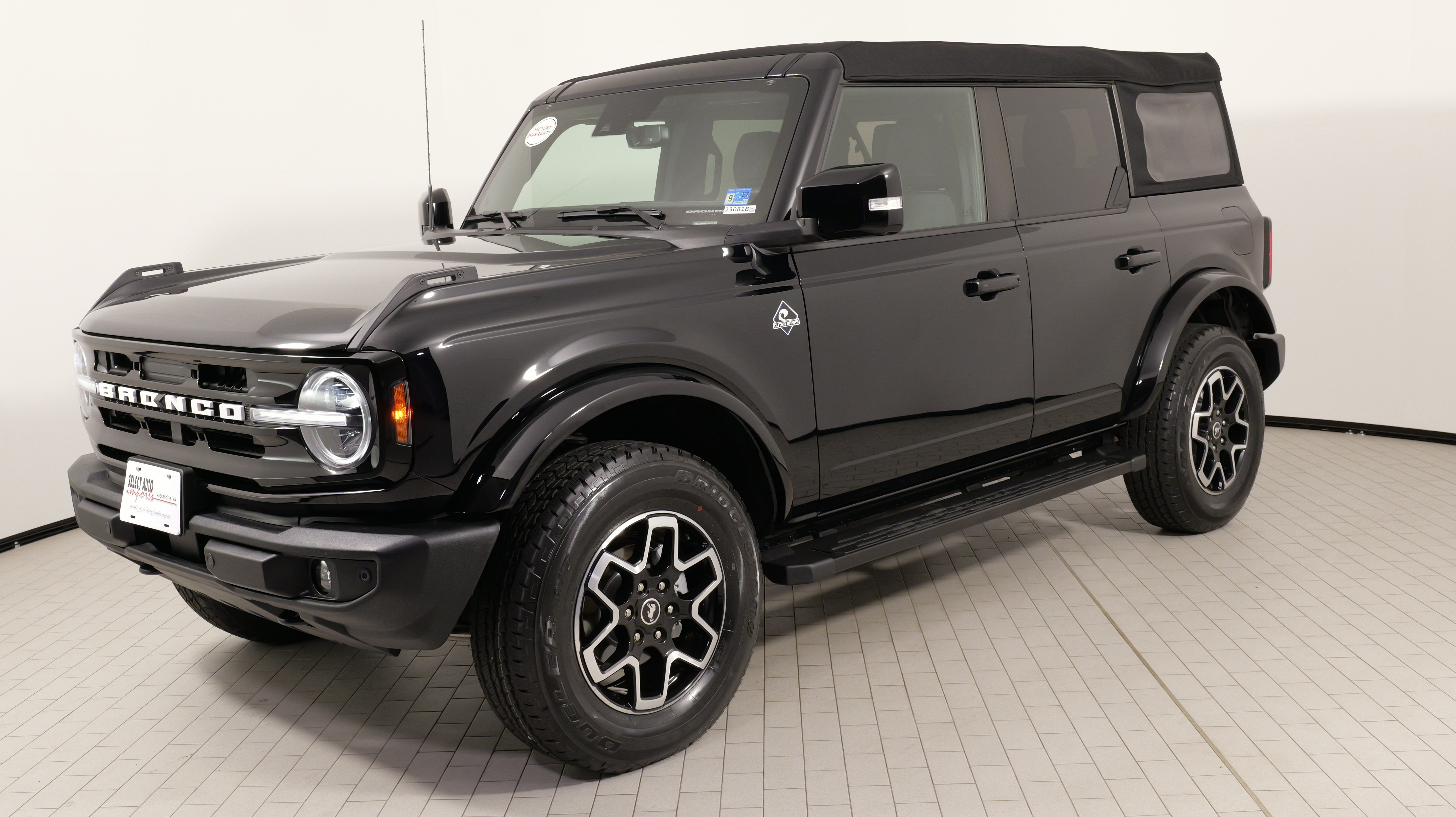 Used 2024 Ford Bronco Outer Banks AWD/4WD image 1