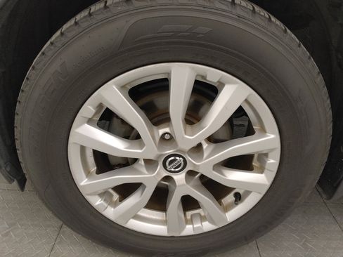 Used 2018 Nissan Rogue SV w/ Premium Package FWD image 31