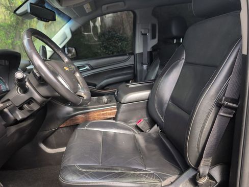 Used 2018 Chevrolet Suburban LT image 12