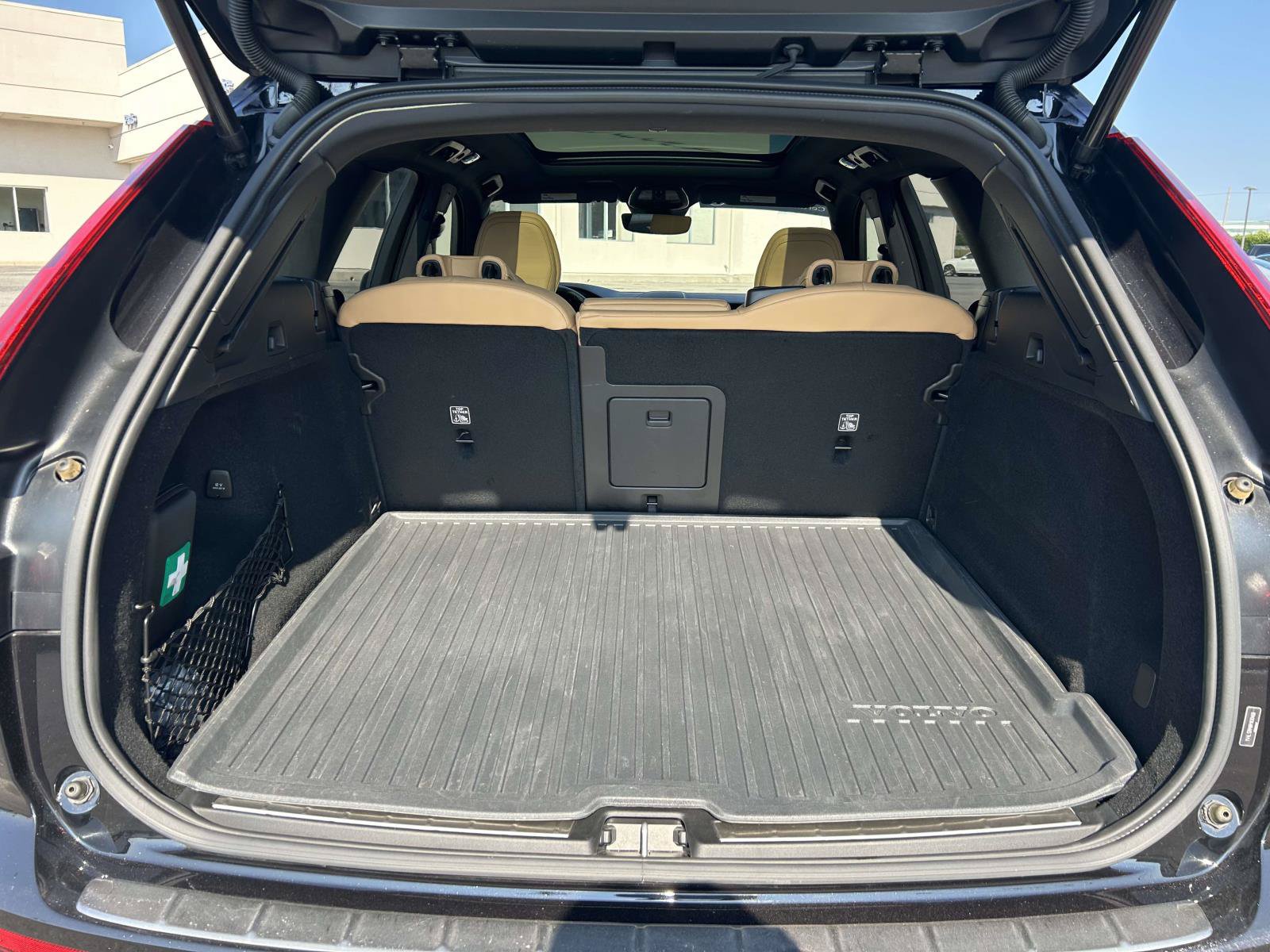 Certified 2024 Volvo XC60 B5 Ultimate w/ Protection Package Premier AWD/4WD image 16