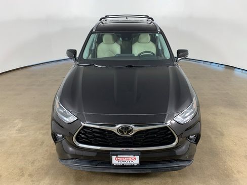 Used 2022 Toyota Highlander Limited image 4