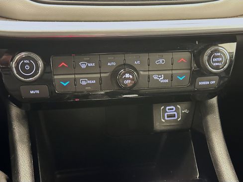 Used 2025 Jeep Compass Limited AWD/4WD image 24