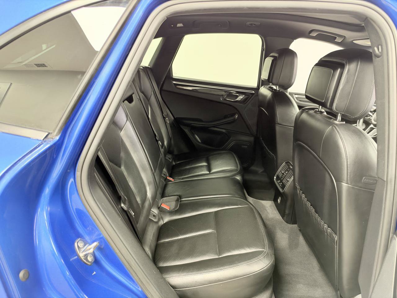 Used 2017 Porsche Macan AWD/4WD image 28