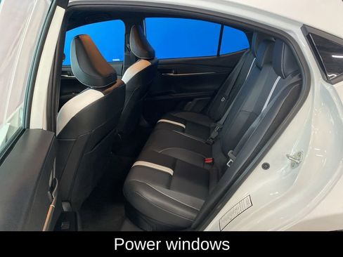 Used 2025 Toyota Camry SE image 11