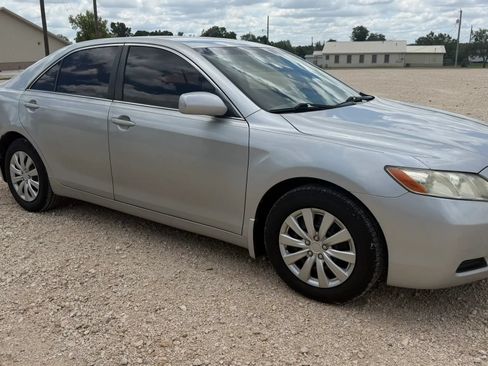 Used 2007 Toyota Camry LE FWD image 2