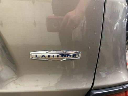 Used 2019 Jeep Cherokee Latitude w/ Popular Appearance Group image 27