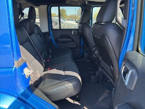 Used 2024 Jeep Wrangler Sahara w/ Technology Group image 12