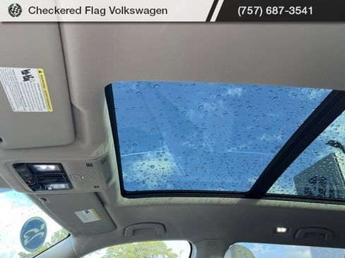 Used 2025 Volkswagen Atlas SE image 22