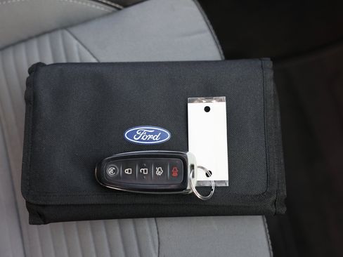 Used 2019 Ford Escape SE image 35