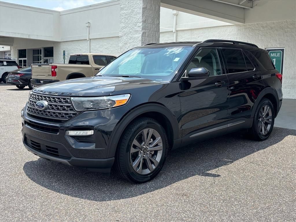 Used 2024 Ford Explorer XLT w/ Equipment Group 202A RWD image 24