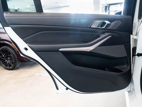 Used 2022 BMW X7 M50i image 22