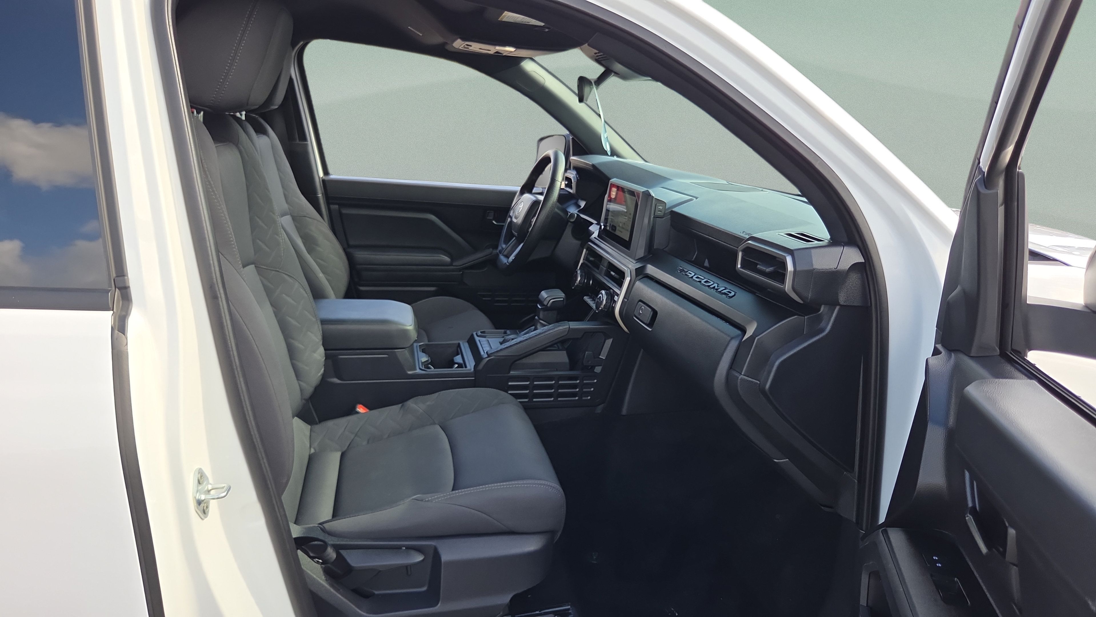Used 2024 Toyota Tacoma SR RWD image 17