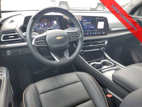 Used 2025 Chevrolet Traverse High Country image 15