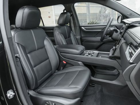 Used 2024 GMC Acadia Elevation image 40