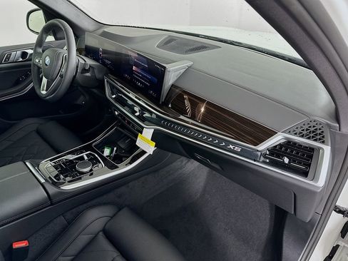 Used 2025 BMW X5 xDrive50e image 35