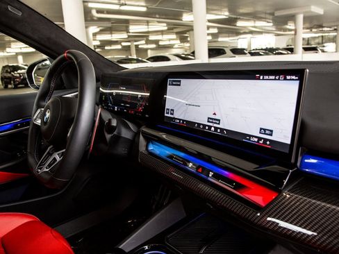 Certified 2025 BMW M5 w/ Carbon Package image 36