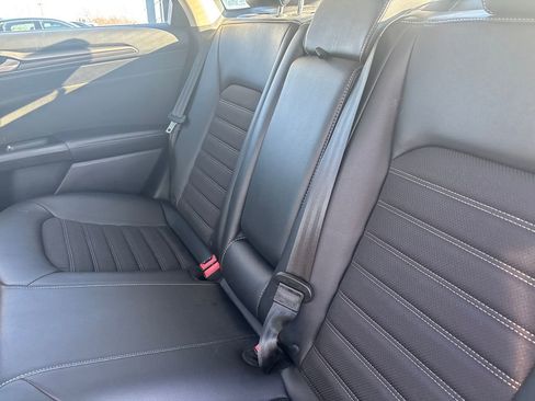 Used 2017 Ford Fusion SE w/ Equipment Group 201A image 31