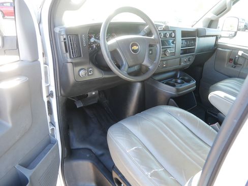 Used 2017 Chevrolet Express 2500 RWD image 9