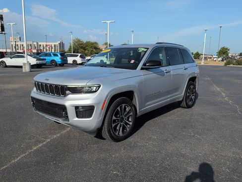 Used 2022 Jeep Grand Cherokee Overland AWD/4WD image 3