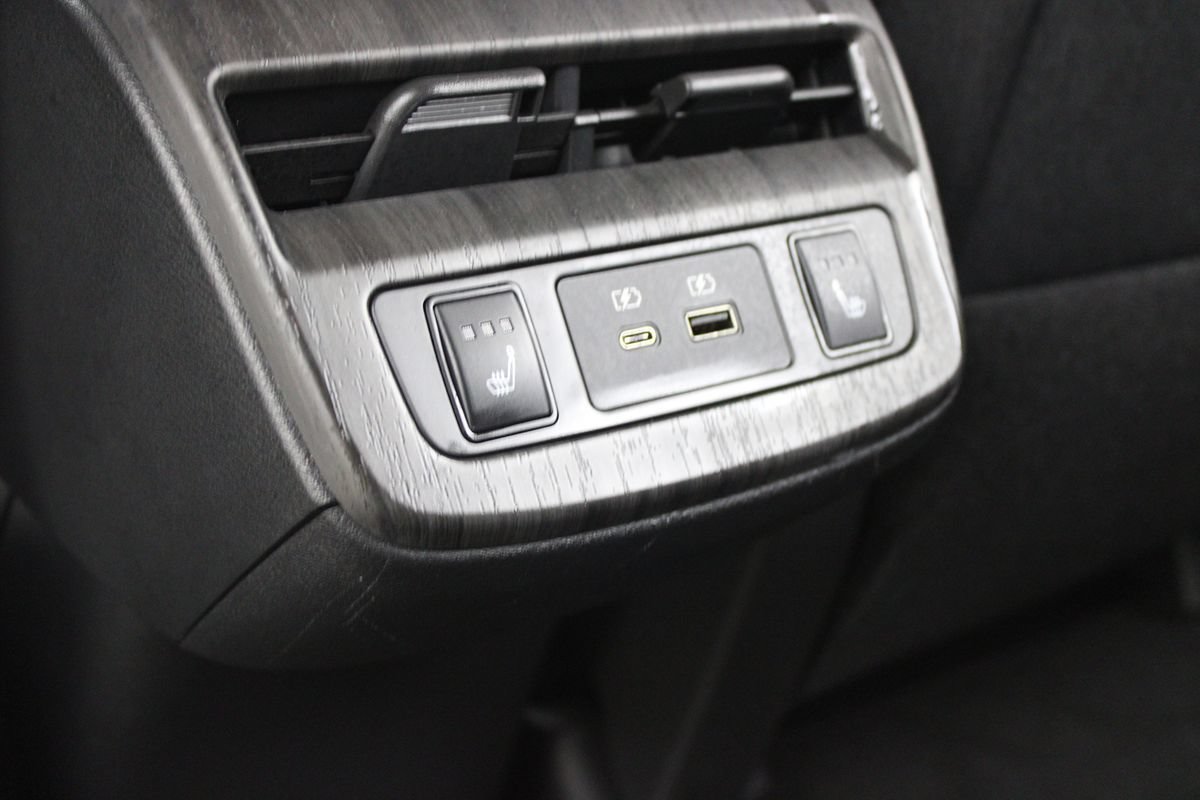 Used 2024 Nissan Ariya FWD image 24