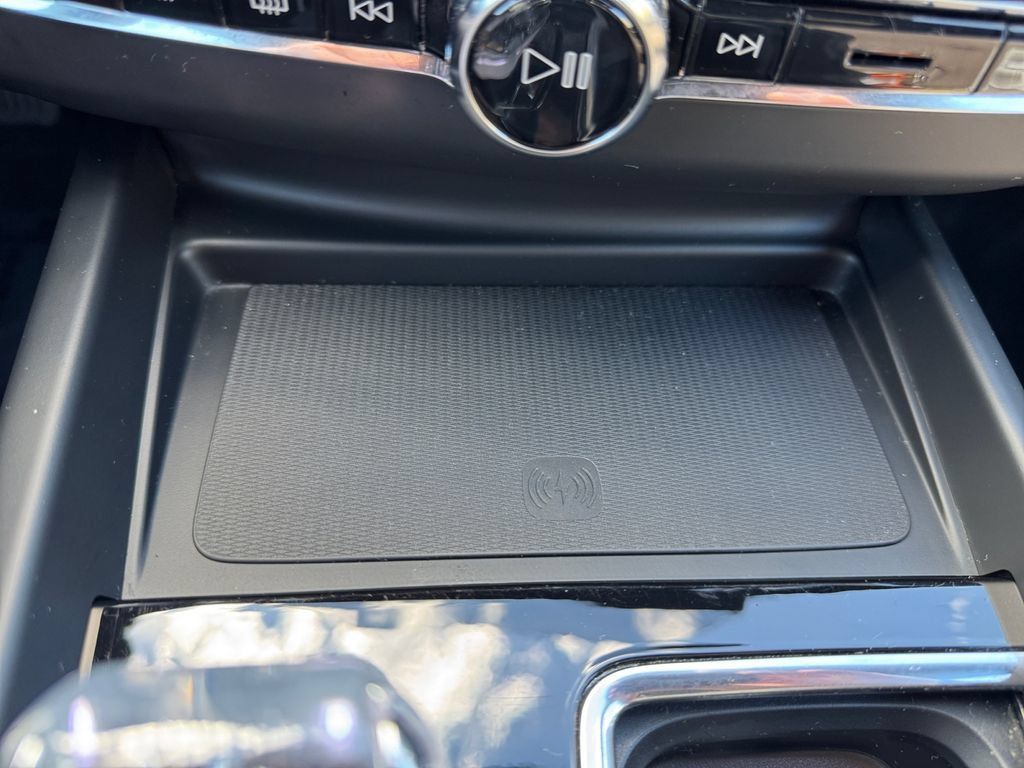 Certified 2026 Volvo XC60 B5 Plus AWD/4WD image 21
