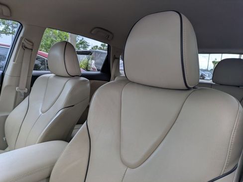 Used 2010 Toyota Venza image 5