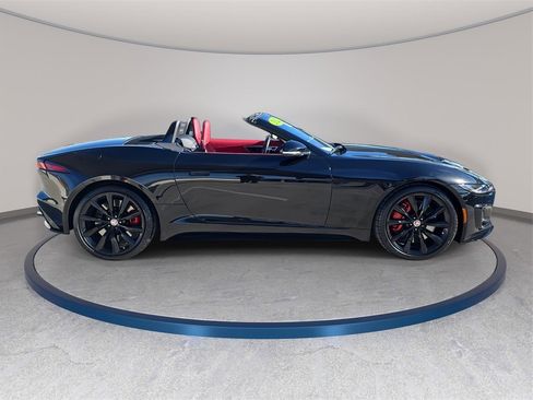 Certified 2022 Jaguar F-TYPE R image 4