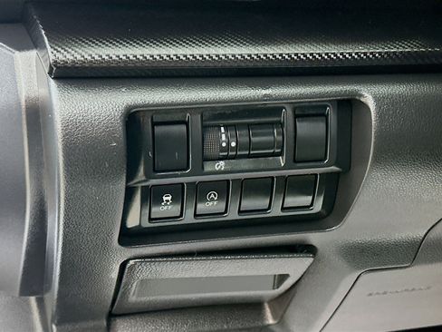 Used 2021 Subaru Crosstrek 2.0i Premium image 10