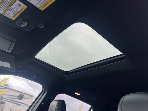 Used 2018 Ford Explorer XLT w/ Equipment Group 202A image 12