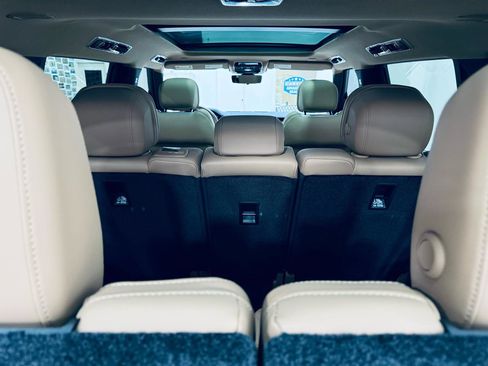 Used 2025 Land Rover Range Rover Long Wheelbase SE image 27