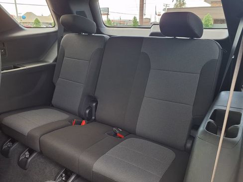 Used 2023 Chevrolet Traverse LT FWD image 21
