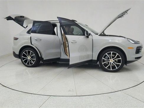 Used 2022 Porsche Cayenne image 70
