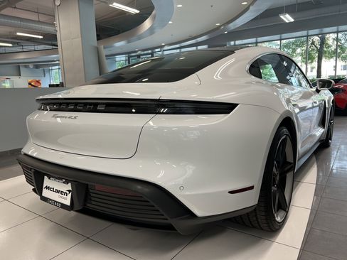 Used 2022 Porsche Taycan 4S image 9