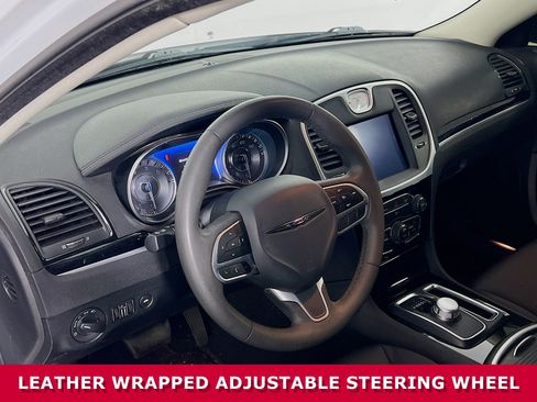 Used 2023 Chrysler 300 Touring w/ Sport Appearance Package image 7