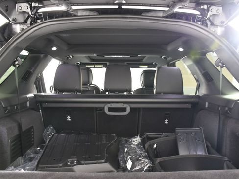 Used 2026 Land Rover Discovery Dynamic SE AWD/4WD image 24