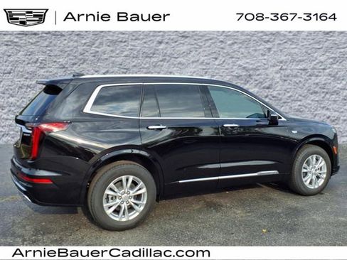 New 2025 Cadillac XT6 Luxury image 6