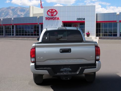 Used 2023 Toyota Tacoma SR5 w/ Technology Package image 4