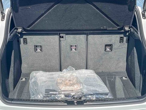 Used 2024 Porsche Macan image 25