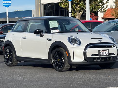 Used 2024 MINI Cooper SE w/ Signature Upholstery Package image 6