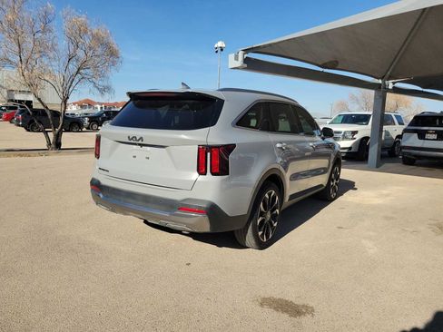 Used 2025 Kia Sorento EX FWD image 8